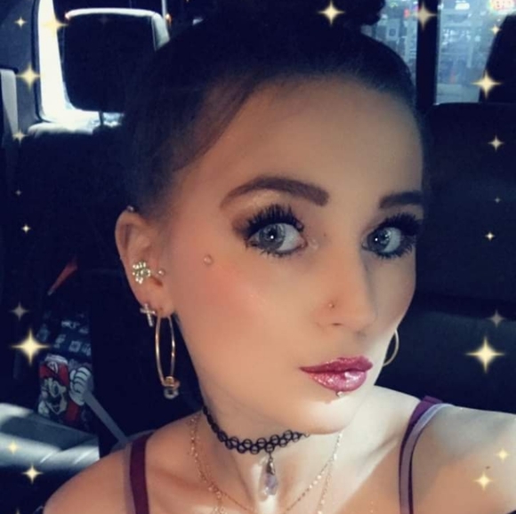 Meet your Posher, elsa - Picture 1 of 8